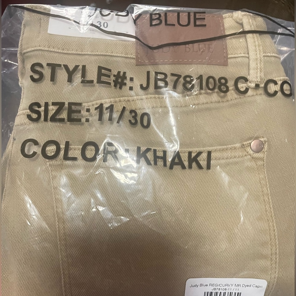 Judy Blue Beige Dyed Capri
